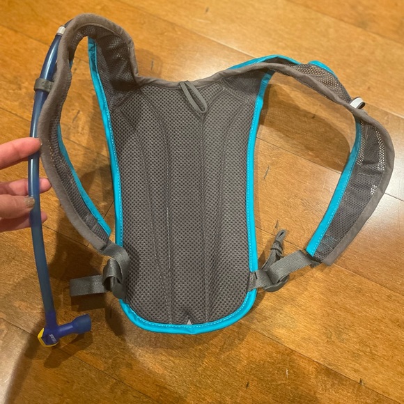 CamelBak Women’s Charm Hydration Pack - Picture 4 of 5